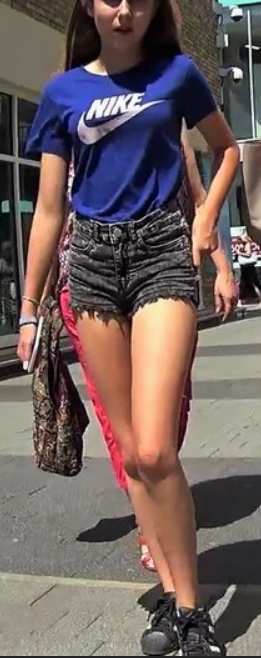 JB Teen In Shorts Beautiful Body