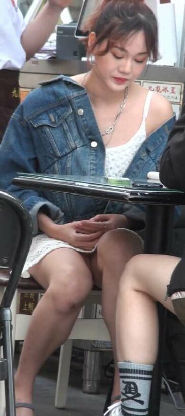 Risky Upskirt To Asian Hottie