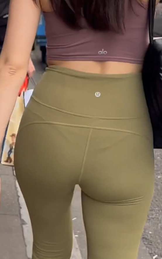 Fit Girl In Lulu Leggings VTL