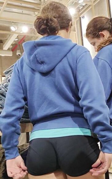 JB Teen In Black Shorts VPL