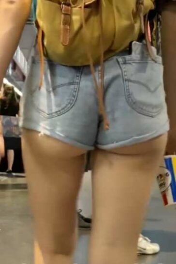 Hot Skinny Teen Ass Cheeks