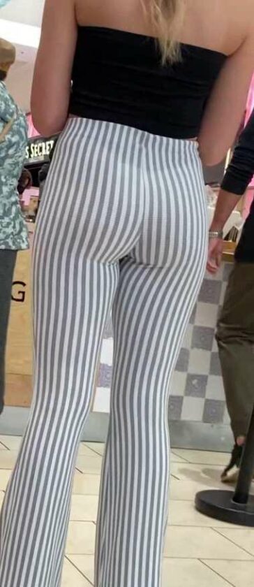 Hypnotizing Ass At The Line