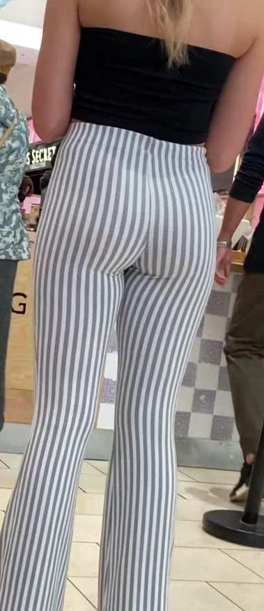 Hypnotizing Ass At The Line