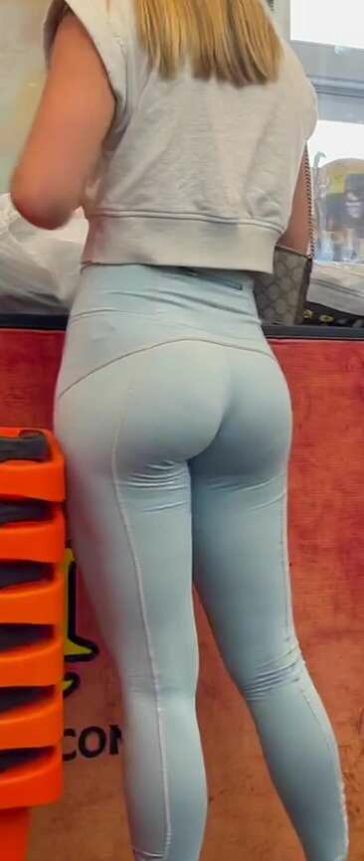 Spankable Ass Teen In Leggings