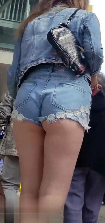 Uk Girl In Denim Shorts Creepshot