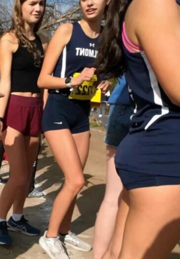 JB Teens Team In Shorts With Sexy Asses