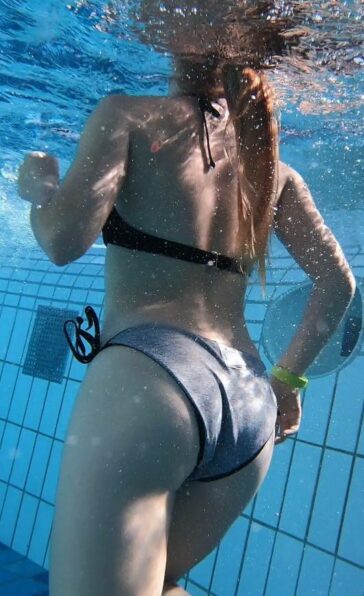 Underwater Candid Teen Filmed
