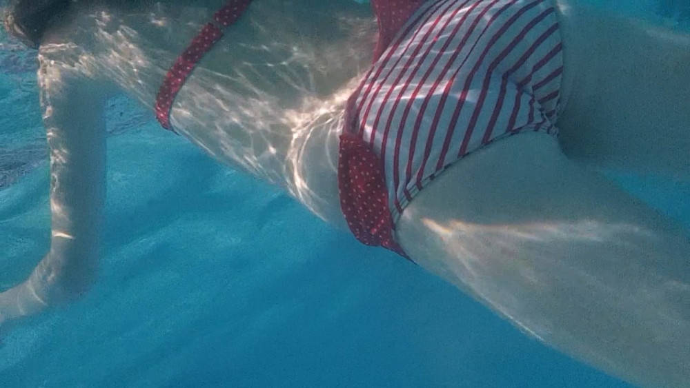 Young Teens In Bikini - Underwater Candid Part9