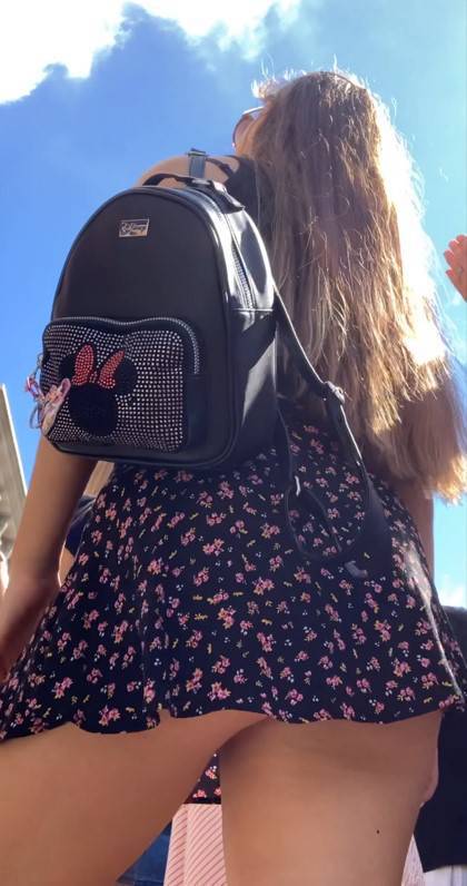 Candid Girl Upskirt Shaking Ass