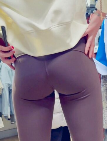 Sexy Ass Candid Girl In Leggings