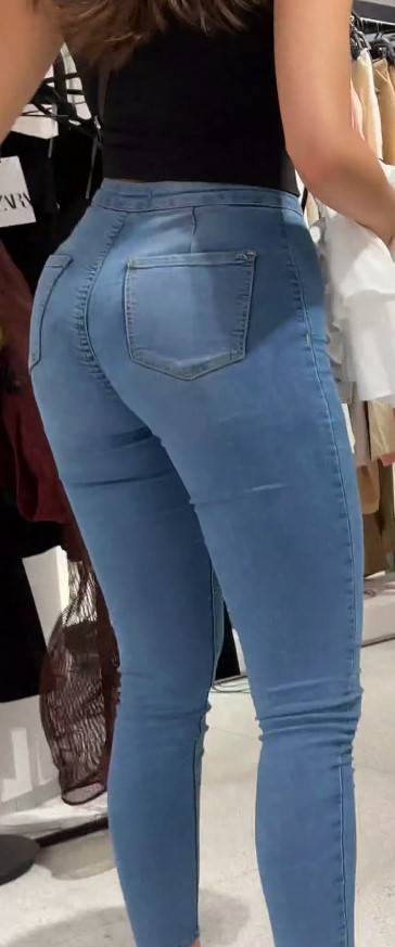 Tight Blue Jeans - Sexy Candid Ass Brunette In Tight Jeans â€“ Sexy Candid Girls