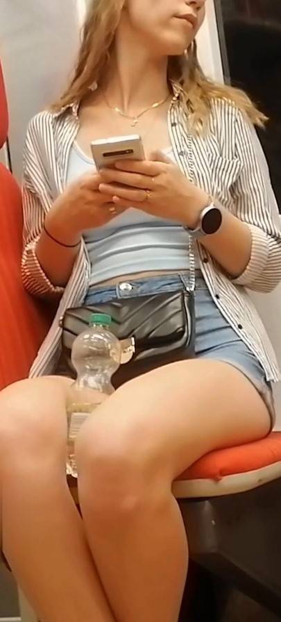 Sexy Teen Ass In Shorts In The Subway