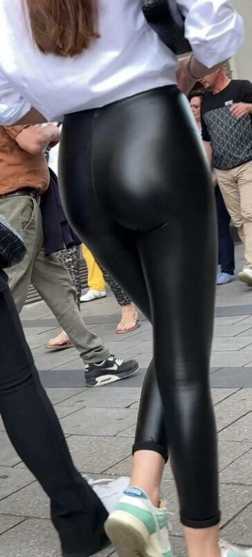 Wet Looking Leggings Candid Teen Part2