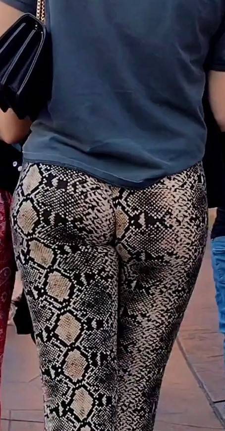 Jiggling Ass Animal Print Leggings