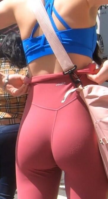 Fit Body Girl In Pink Leggings