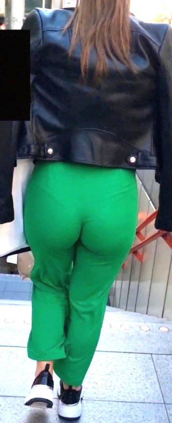 Visible Thong Lines Babe In Green Pants
