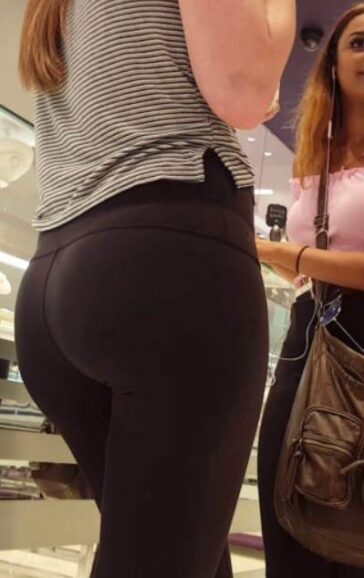 Go Shopping With Two JB Teens