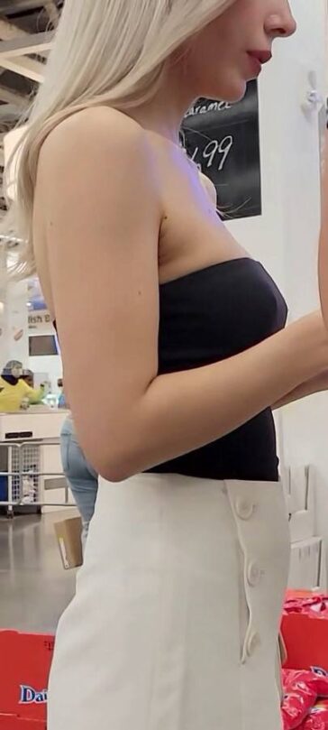 Pretty Face Slim Blonde Candid Ass