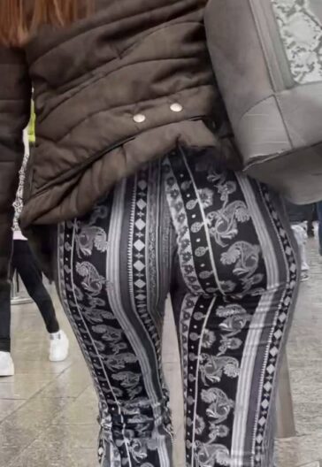 UK Teen Jiggling Ass