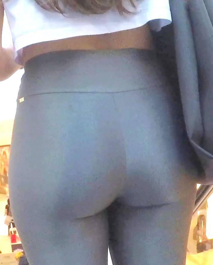 Shiny Leggings Bubble Butt Girl