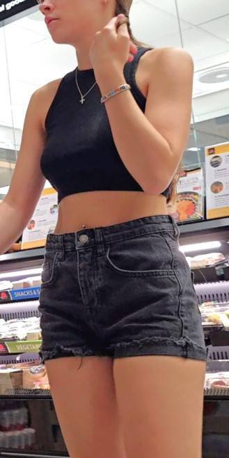 Cute Face Teen In Black Shorts Candid Ass
