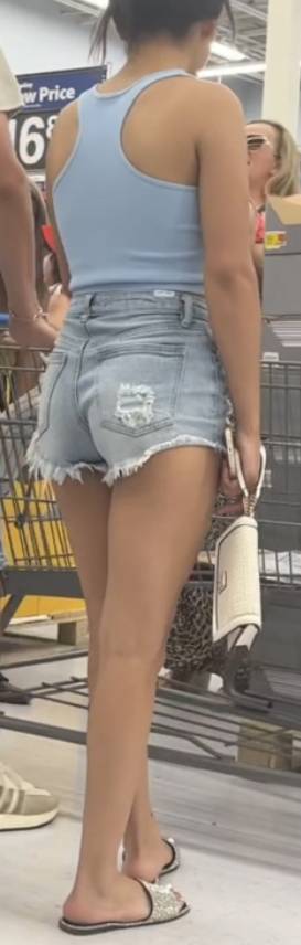 Brunette JB Teen Ass In Denim Shorts