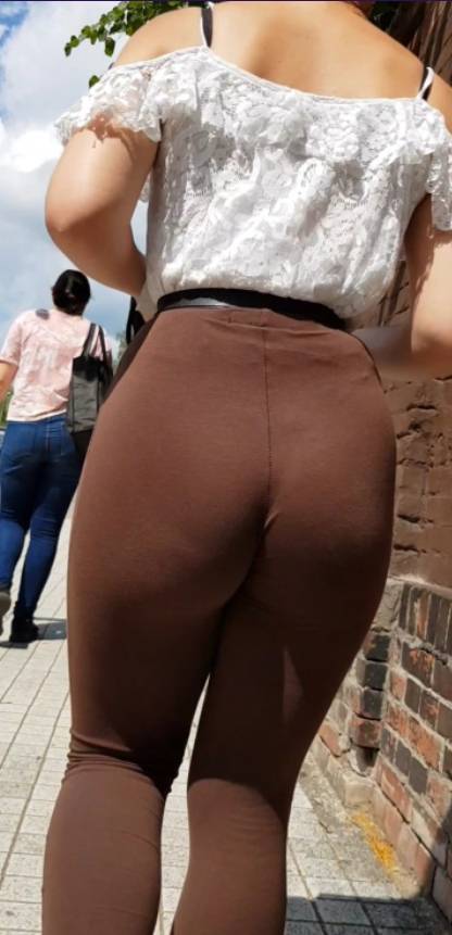 Teen PAWG With Jiggly Ass In Hot Leggings