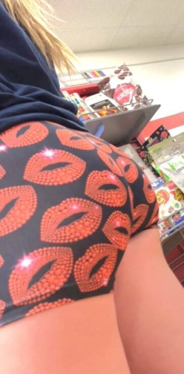 Sexy Teen Ass In Shorts