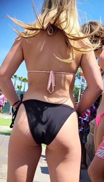 JB Teens Team With Sexy Asses Having Fun