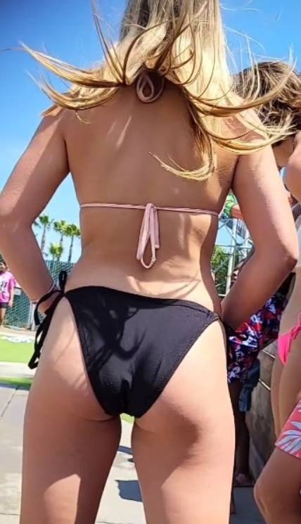 JB Teens Team With Sexy Asses Having Fun