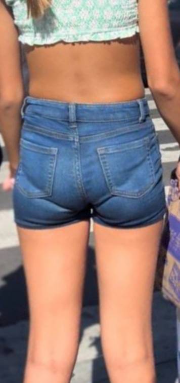 Bruntte Bunny In Shorts VPL