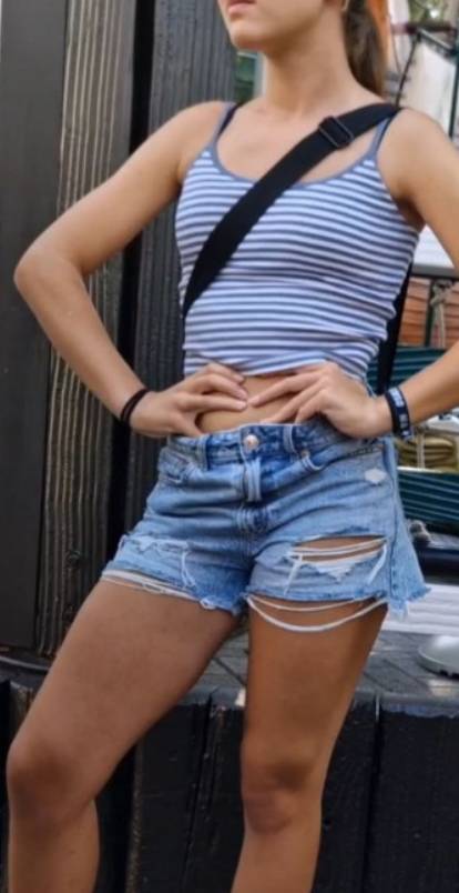 Innocent JB Teen In Shorts Close Up