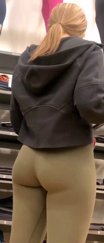 Lulu Employees In Leggings