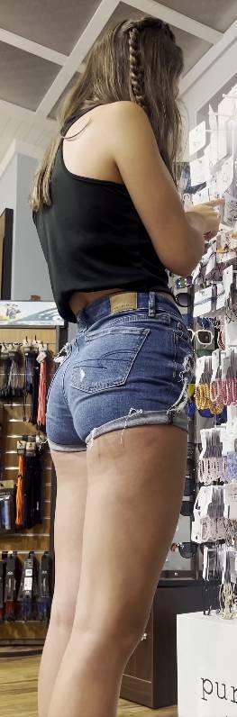 Sexy Daugther Ass In Shorts