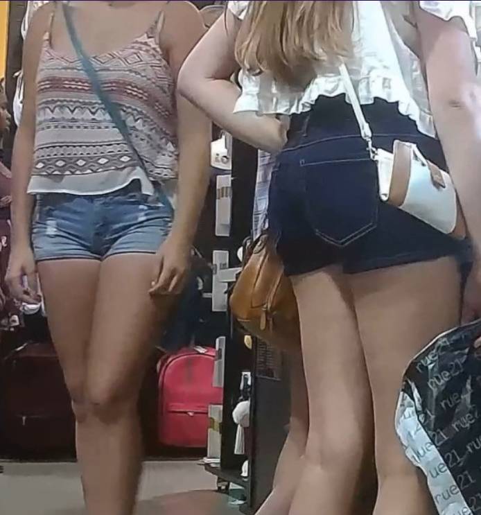 Some Hot JB Teens In Shorts