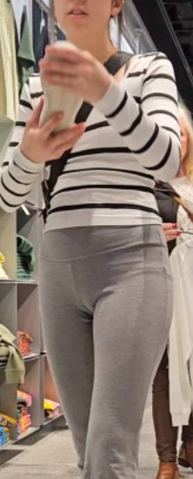 VPL Teen Candid Cameltoe