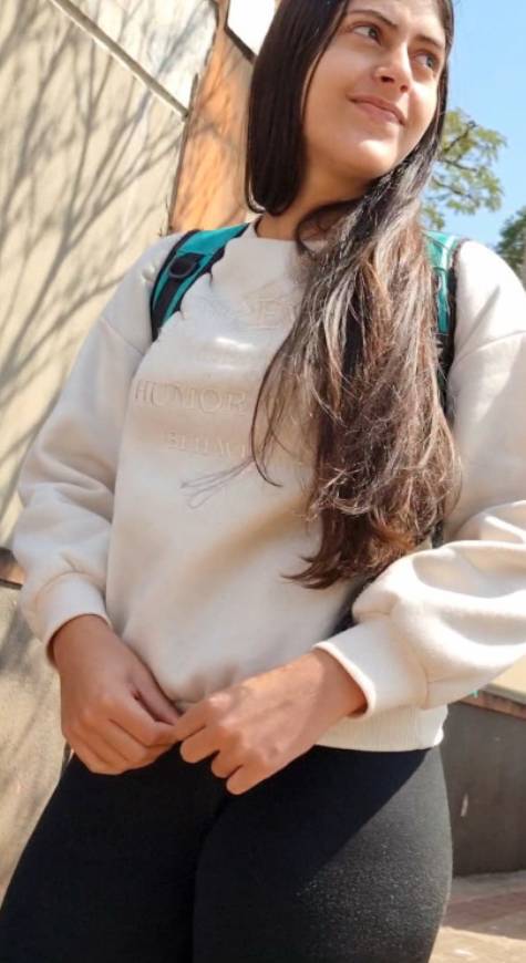 College Teen In Leggings Shaking Ass