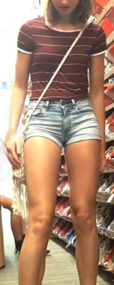 Cute JB Daugther In Denim Shorts