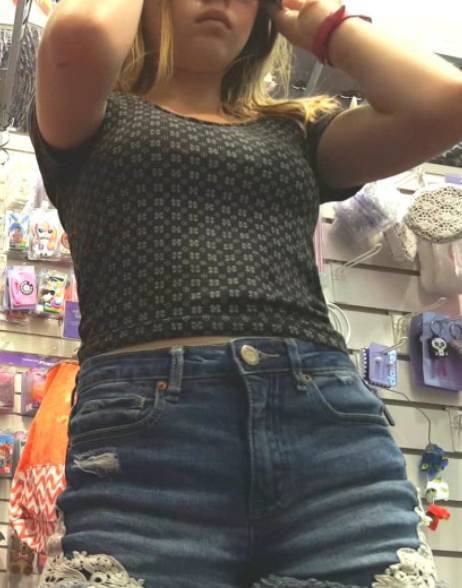 Hot Teen Daugther In Shorts With Mom