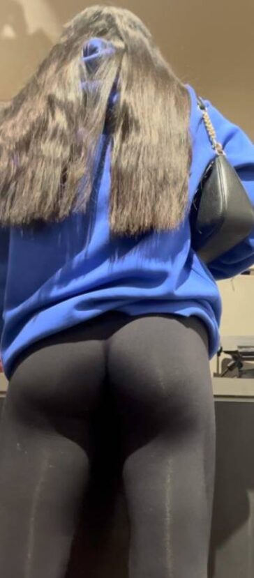 Hungry Ass Teen In Leggings
