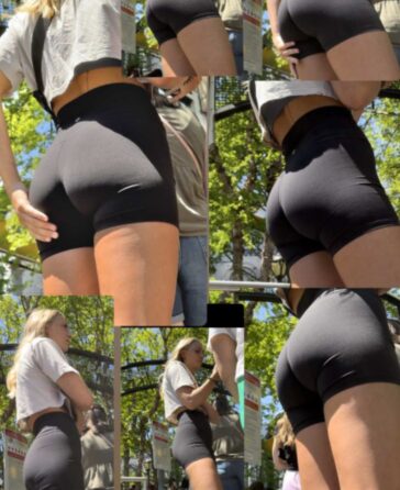 Blonde Teen Likes To Touch Herself