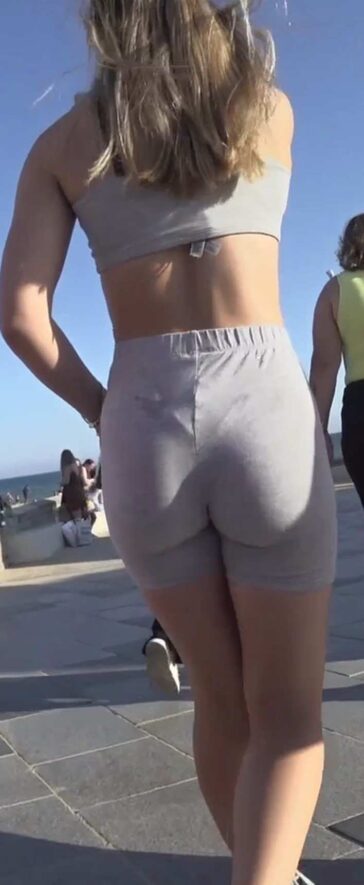 Visible Thong Lines JB Teen Daugther