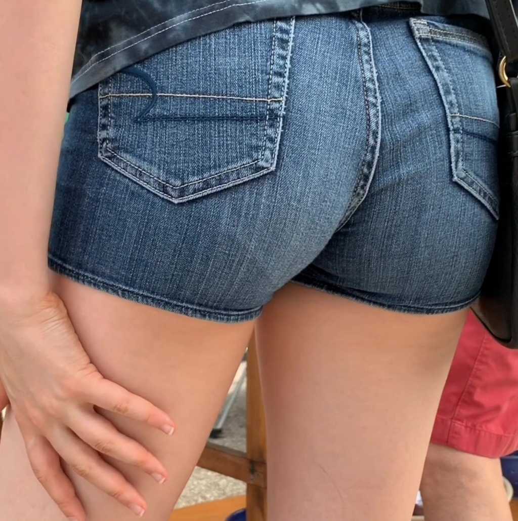 Cute JB Teen Ass In Shorts Creepshot