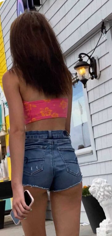 Skinny Body Teen Sexy Ass In Shorts